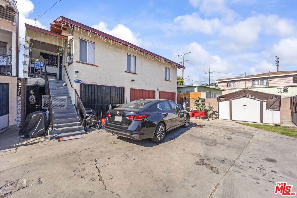 Image 21 of property listing at 1253 E 76th Place, Los Angeles, CA 90001
