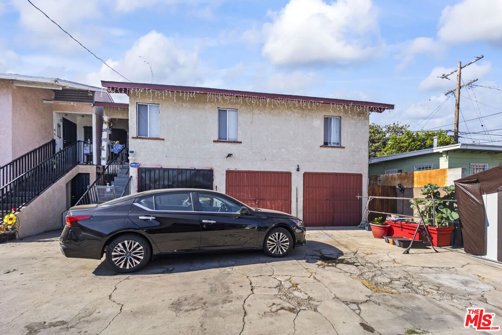 Image 22 of property listing at 1253 E 76th Place, Los Angeles, CA 90001