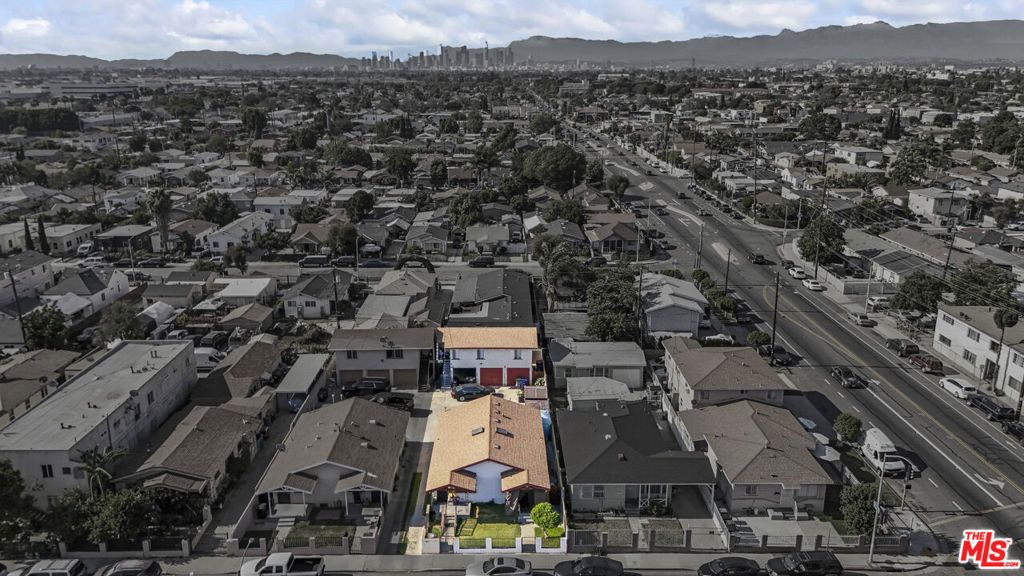 Image 26 of property listing at 1253 E 76th Place, Los Angeles, CA 90001