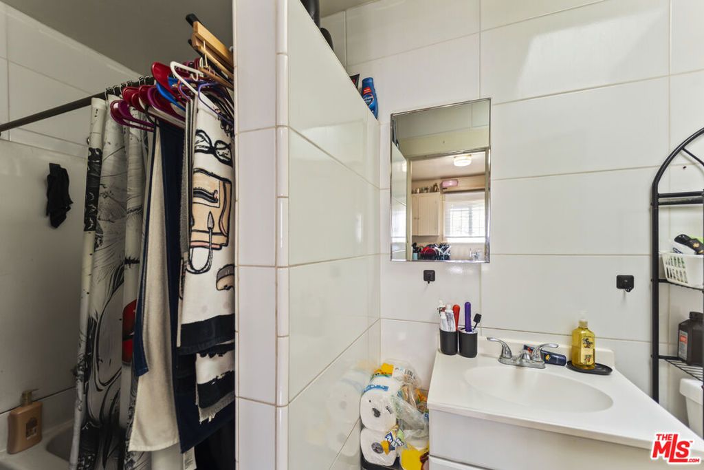 Image 6 of property listing at 1253 E 76th Place, Los Angeles, CA 90001