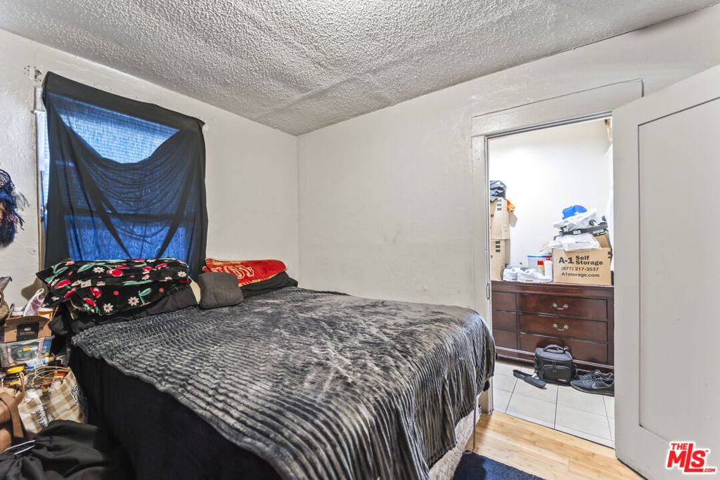 Image 7 of property listing at 1253 E 76th Place, Los Angeles, CA 90001