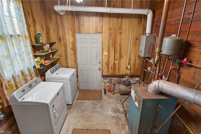 123 Pinewood RD, Virginia Beach, VA 23451