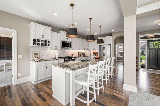 20083 Harness Avenue, Lakeville, MN 55044