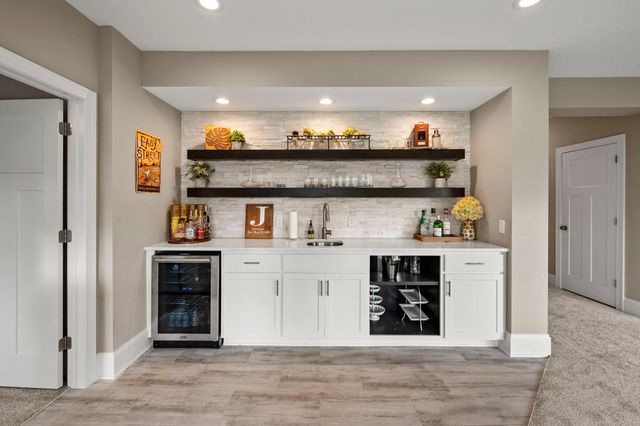 20083 Harness Avenue, Lakeville, MN 55044