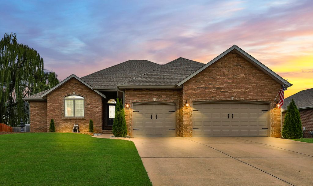 711 West Morning Glory Drive, Nixa, MO 65714