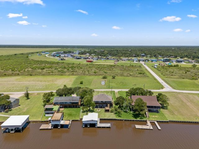2777 Cr 291 Red Bend Road, Sargent, TX 77414