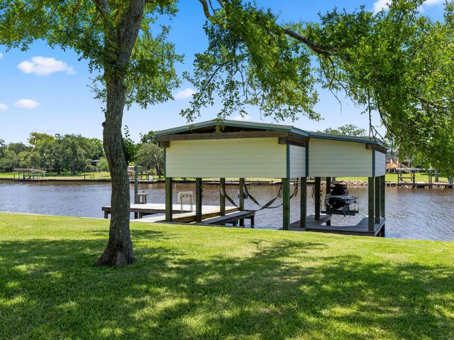 2777 Cr 291 Red Bend Road, Sargent, TX 77414