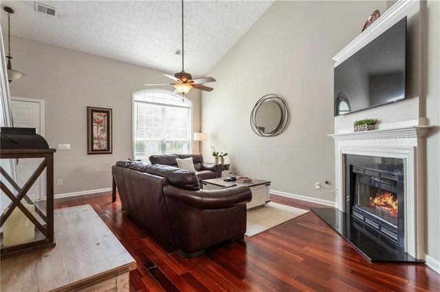 205 Weatherstone Xing, Woodstock, GA 30188