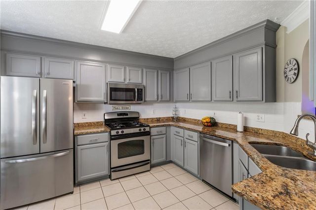 205 Weatherstone Xing, Woodstock, GA 30188