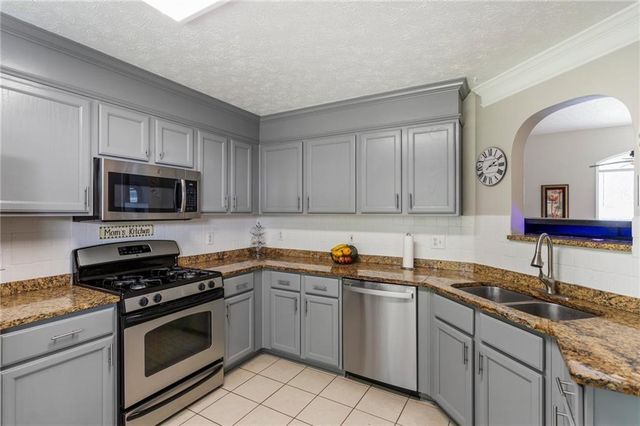 205 Weatherstone Xing, Woodstock, GA 30188