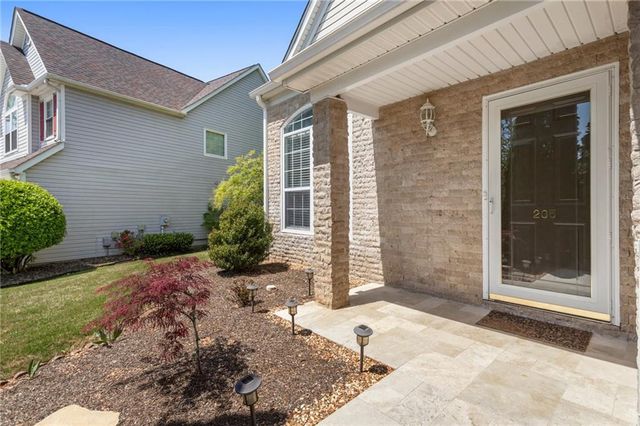 205 Weatherstone Xing, Woodstock, GA 30188