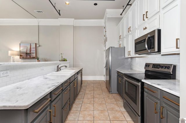 108 Maiden Alley, Paducah, KY 42001