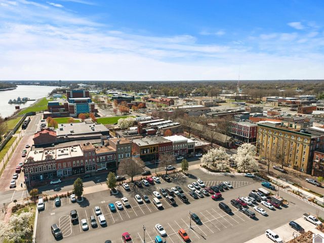 108 Maiden Alley, Paducah, KY 42001