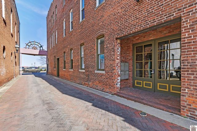 108 Maiden Alley, Paducah, KY 42001