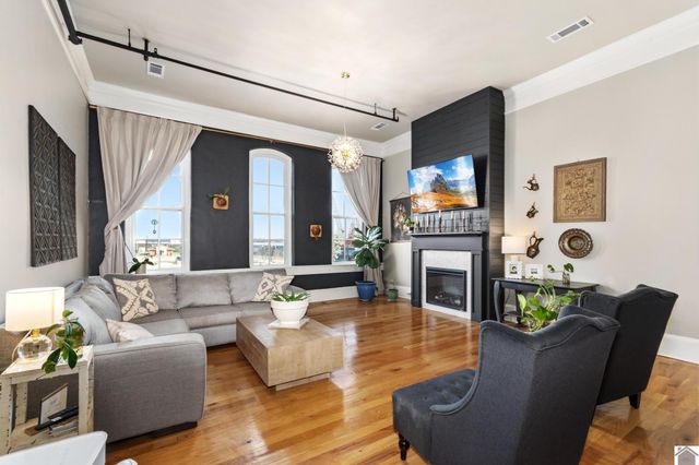 108 Maiden Alley, Paducah, KY 42001