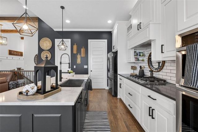 227 SW Eagles Ridge Drive, Blue Springs, MO 64014