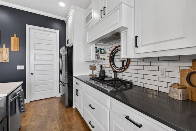 227 SW Eagles Ridge Drive, Blue Springs, MO 64014
