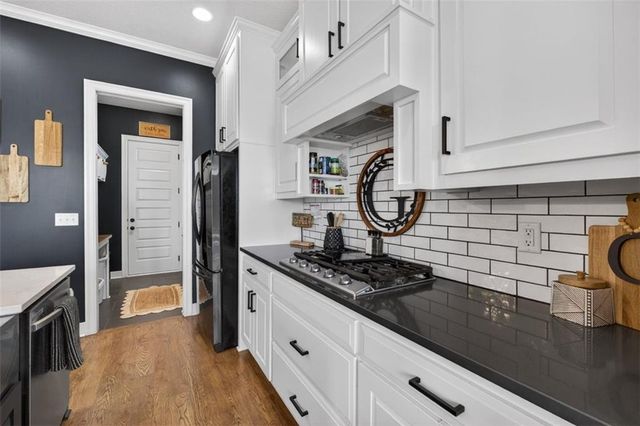 227 SW Eagles Ridge Drive, Blue Springs, MO 64014