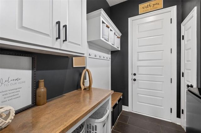 227 SW Eagles Ridge Drive, Blue Springs, MO 64014