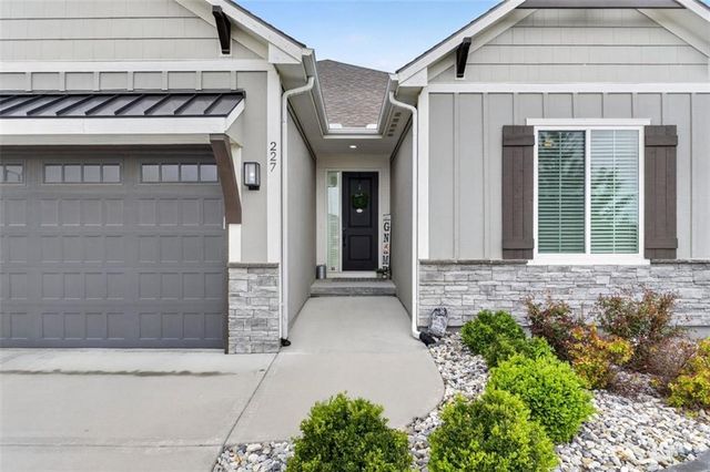 227 SW Eagles Ridge Drive, Blue Springs, MO 64014