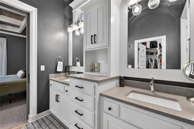 227 SW Eagles Ridge Drive, Blue Springs, MO 64014