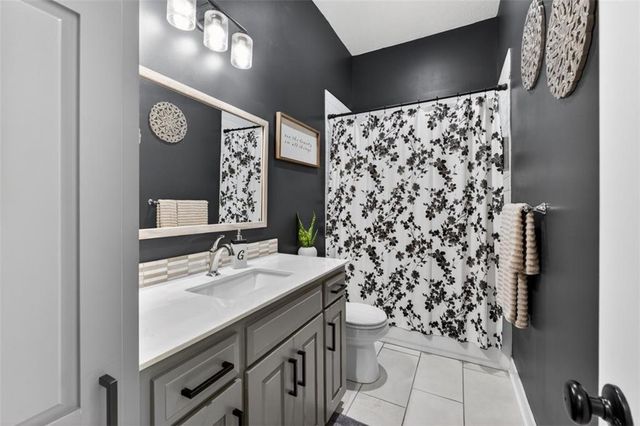 227 SW Eagles Ridge Drive, Blue Springs, MO 64014