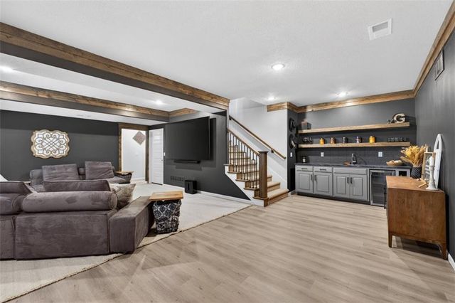 227 SW Eagles Ridge Drive, Blue Springs, MO 64014