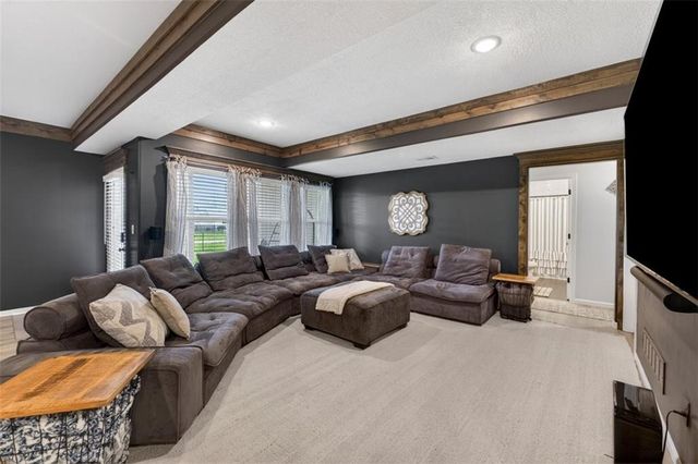 227 SW Eagles Ridge Drive, Blue Springs, MO 64014