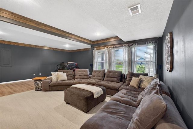 227 SW Eagles Ridge Drive, Blue Springs, MO 64014