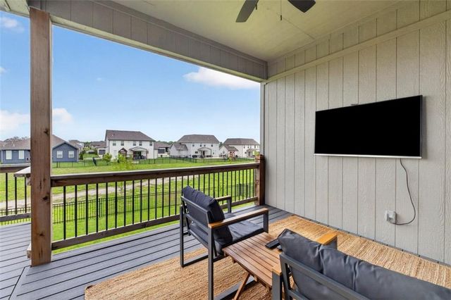 227 SW Eagles Ridge Drive, Blue Springs, MO 64014