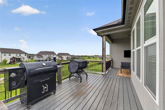 227 SW Eagles Ridge Drive, Blue Springs, MO 64014