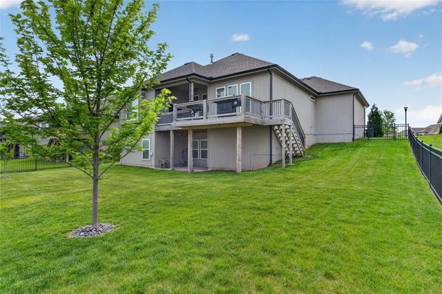 227 SW Eagles Ridge Drive, Blue Springs, MO 64014