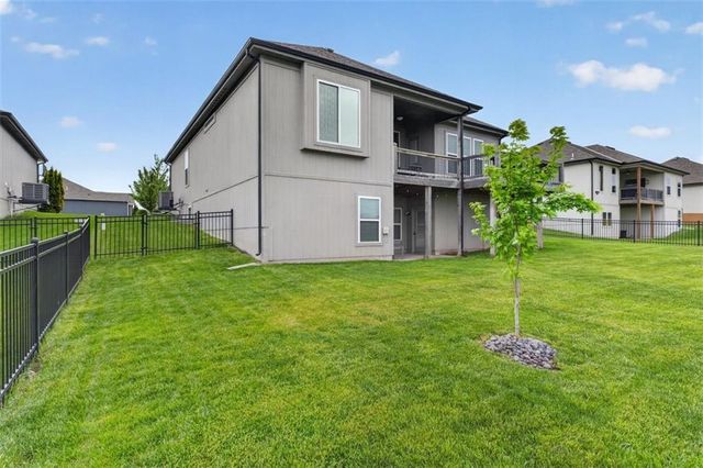 227 SW Eagles Ridge Drive, Blue Springs, MO 64014