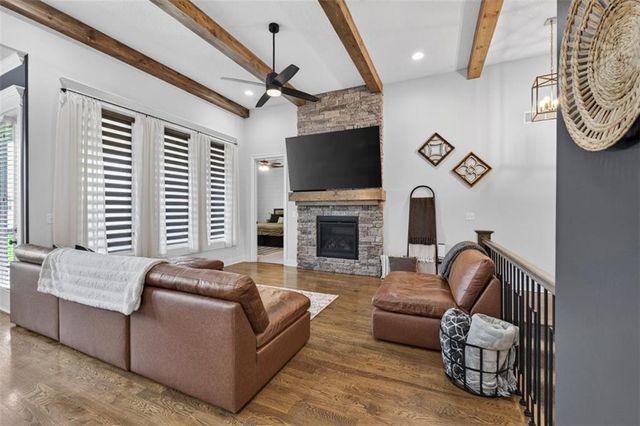 227 SW Eagles Ridge Drive, Blue Springs, MO 64014