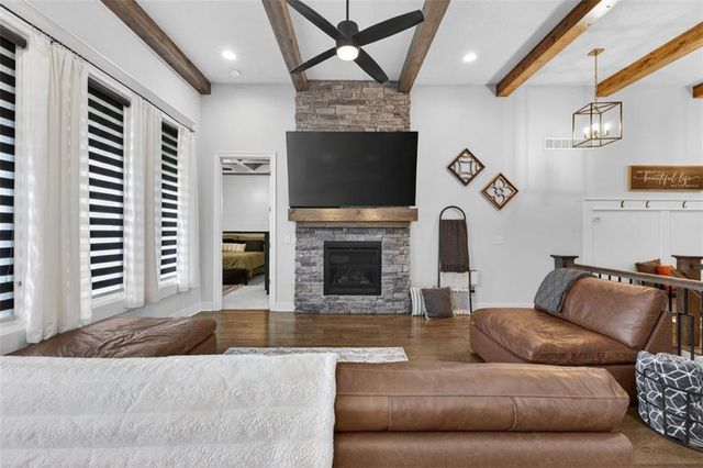 227 SW Eagles Ridge Drive, Blue Springs, MO 64014