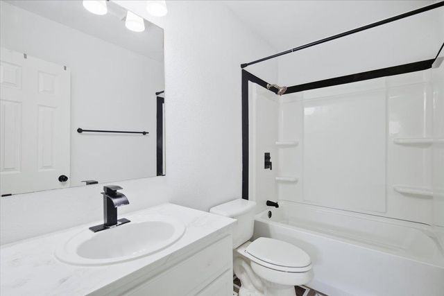 128 Skyview TER B, Leander, TX 78641