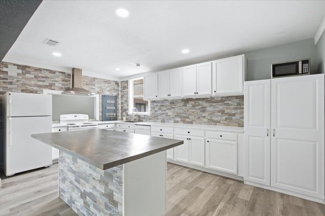 128 Skyview TER B, Leander, TX 78641