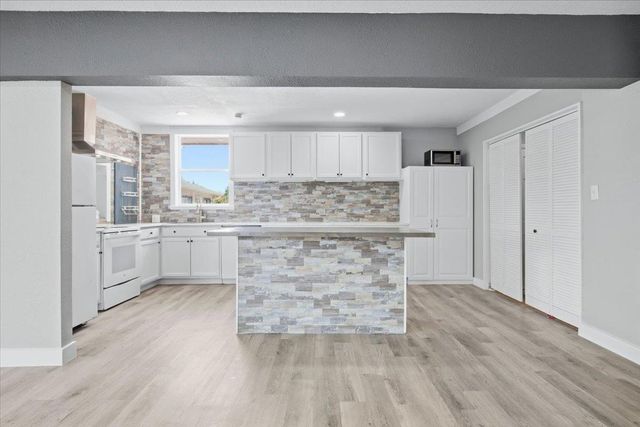 128 Skyview TER B, Leander, TX 78641