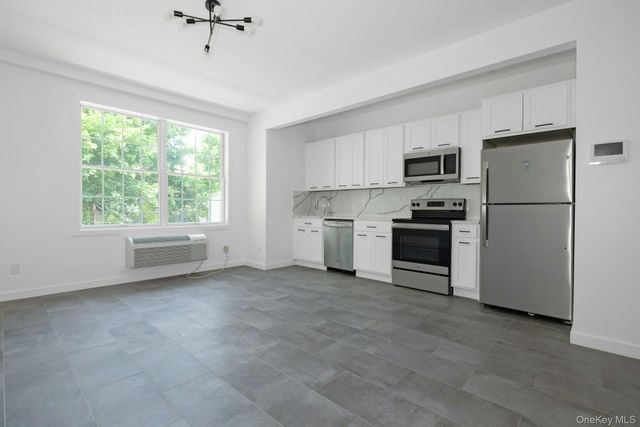 962 S Route 9W 106, Congers, NY 10920