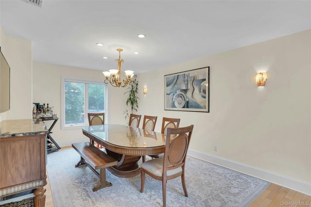 25 Oriole Way, Dix Hills, NY 11746