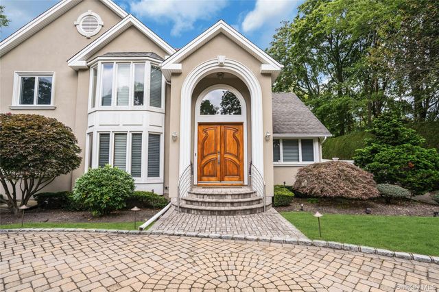 25 Oriole Way, Dix Hills, NY 11746