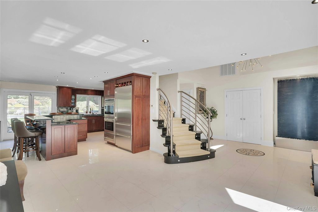 25 Oriole Way, Dix Hills, NY 11746 — photo 5