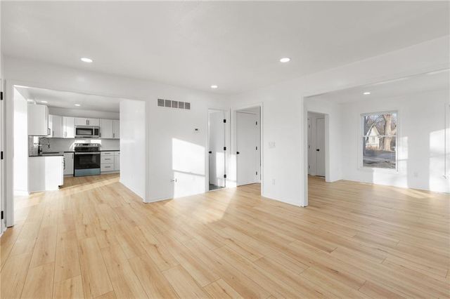 7014 N Brookside Road, Pleasant Valley, MO 64068