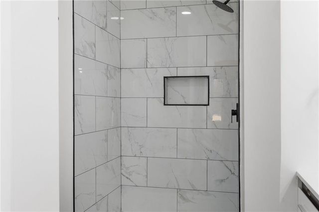 7014 N Brookside Road, Pleasant Valley, MO 64068