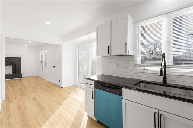 7014 N Brookside Road, Pleasant Valley, MO 64068