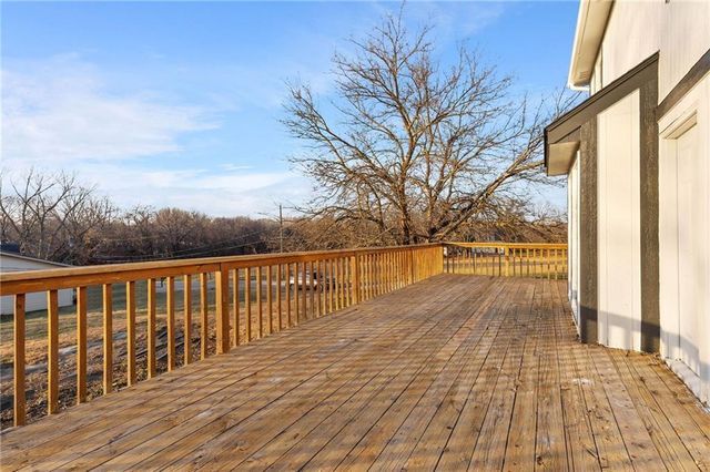 7014 N Brookside Road, Pleasant Valley, MO 64068