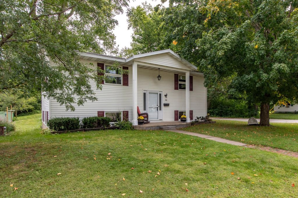 302 17th Avenue NE, Rochester, MN 55906