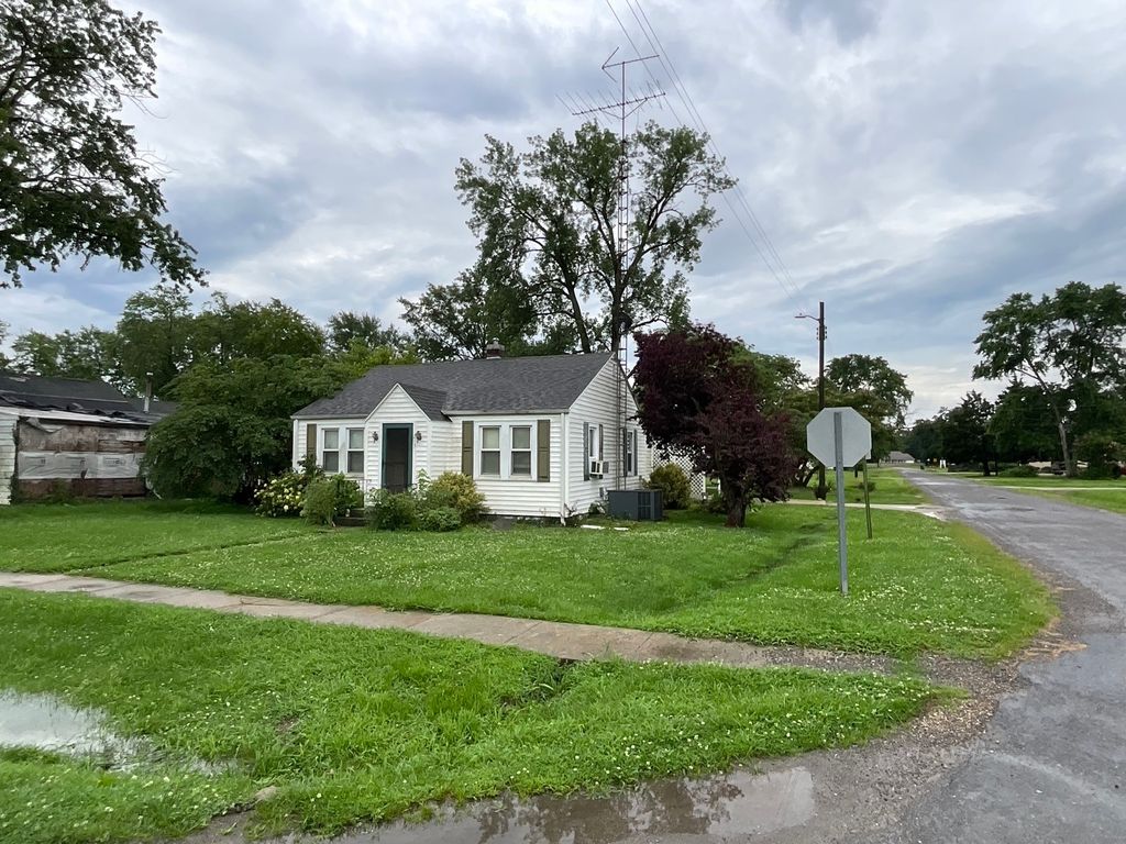 Image 1 of property listing at 213 Maple Street, Odin, IL 62870