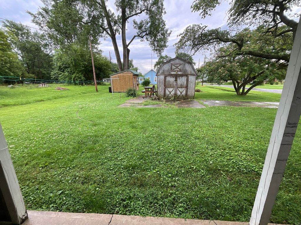 Image 2 of property listing at 213 Maple Street, Odin, IL 62870
