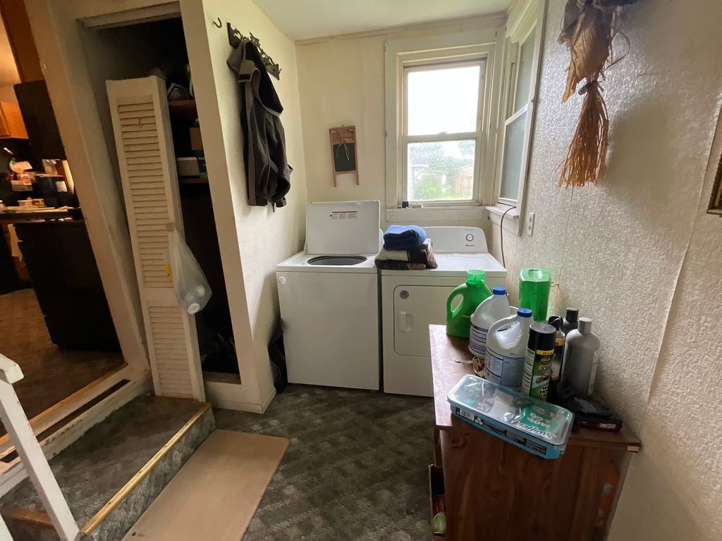 Image 8 of property listing at 213 Maple Street, Odin, IL 62870